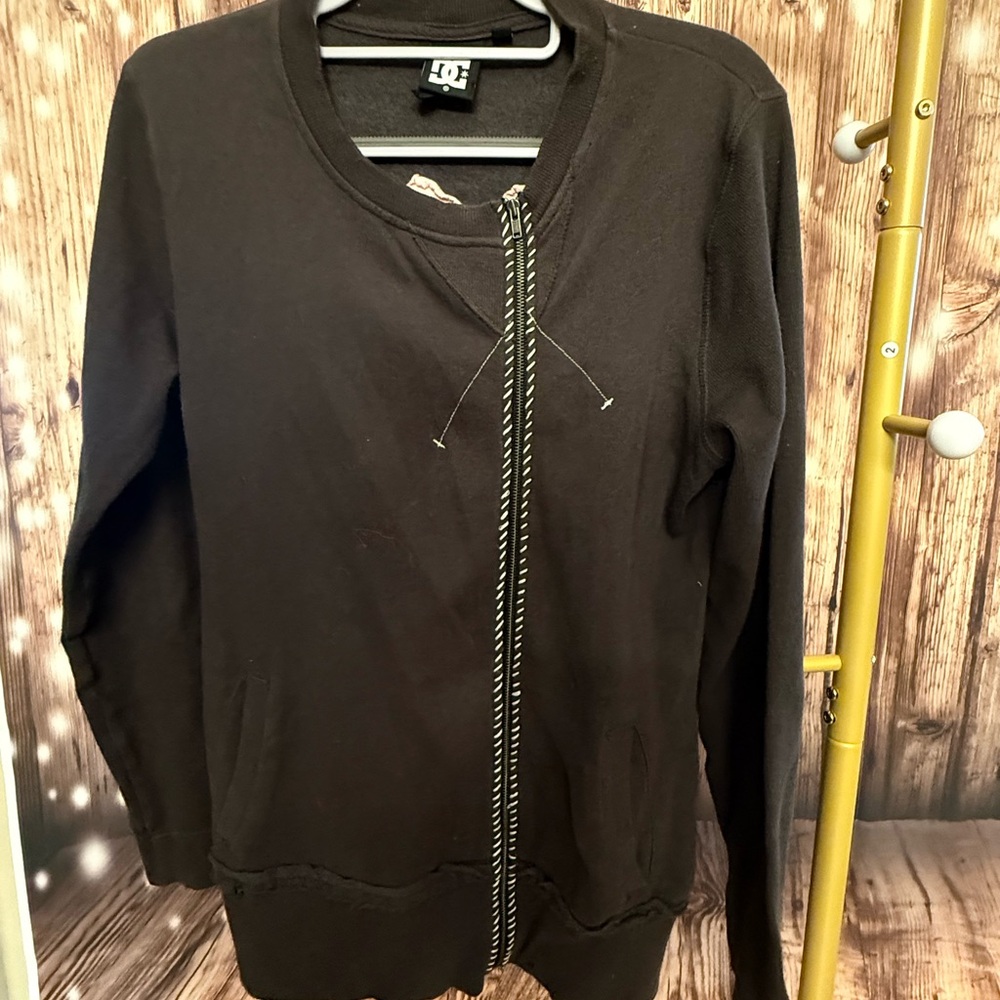 Vintage DC Skateboard Women’s Black Sweatshirt
Embroidered